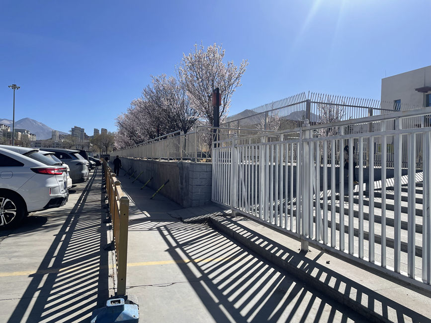 車站原進站口。拉薩高新區市政市容管理局供圖